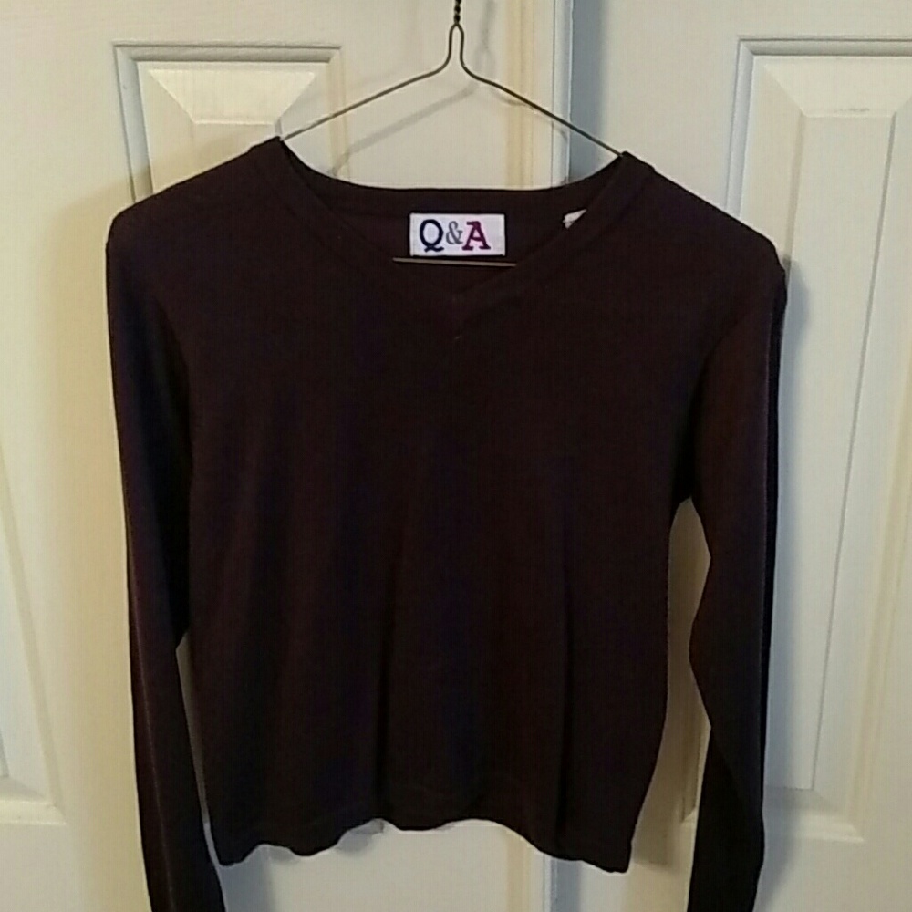 Wine long sleeved, V-neck sweater